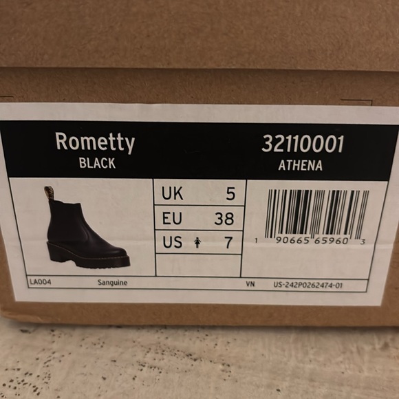 Doc Martens Black Rometty Wyoming Leather Platform Chelsea Boots - Picture 14 of 14